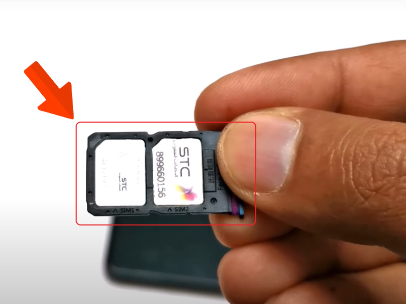 Tháo SIM hoặc lắp SIM